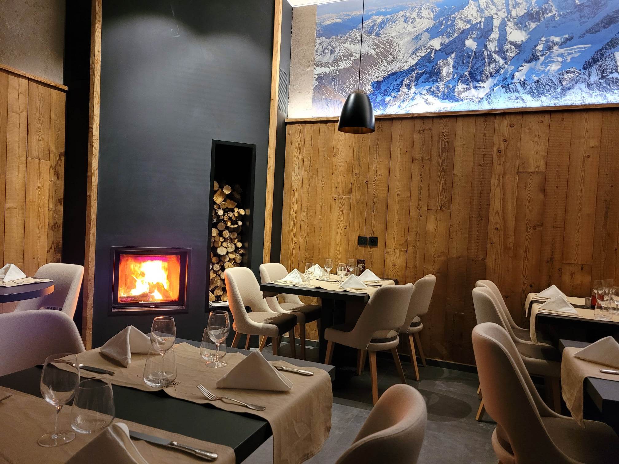La Neyrette dining room, fireplace and wood panelling