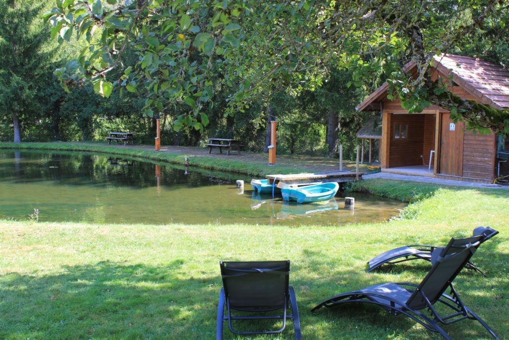 Repas de famille au parc de La Neyrette, au bord du lac